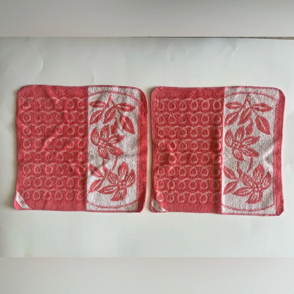 •Vintage 70s Cannon Pink Floral Textured Washcloths x2•